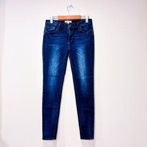 BE-YOU-TI-FUL Dark wash skinny jeans | Casual everyday denim essential | Size 28